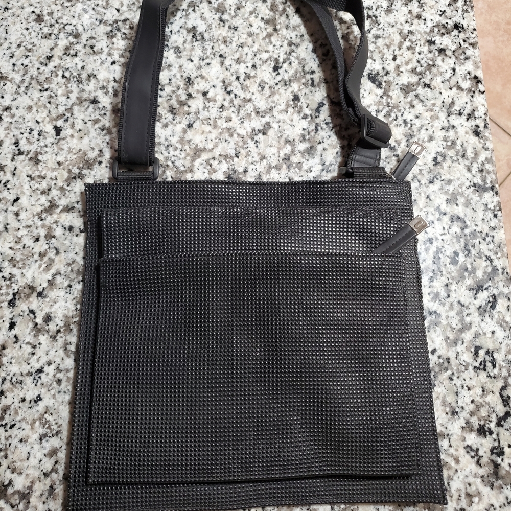 Everlane Crossbody travel bag